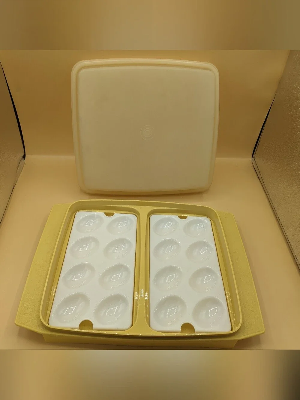 Vintage Tupperware Deviled Egg Keeper Carrier Tray Container Harvest Gold 723